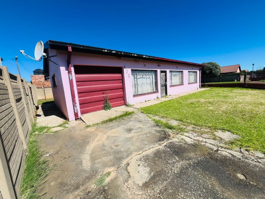 3 Bedroom Property for Sale in Molifi Tau Kloof Free State